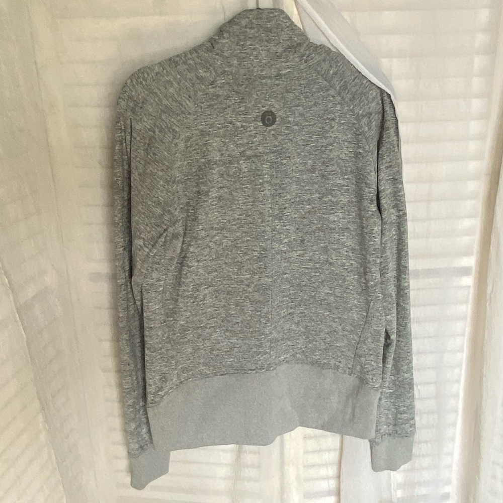 doTERRA active wear zip up